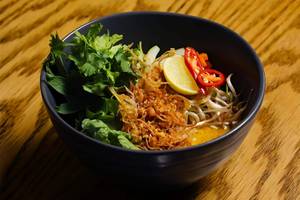 Nyonya Laksa Curry With Hakka Noodles