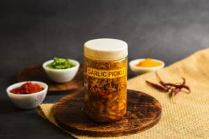 Lasoon Aachar [250 Grams]