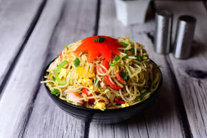 Chicken hakka noodles