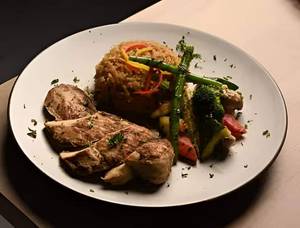 Bbq Grilled Chicken Breast With Brown Rice & Veggies