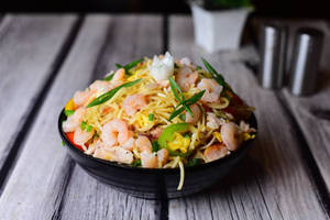 Mixed hakka noodles