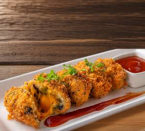 Veg cheese kurkure momos [6 pieces]