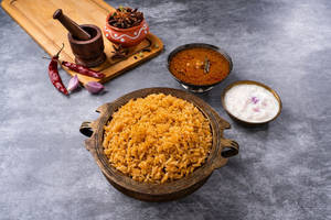 Ambur Plain Biryani (seeraga Samba Plain Biryani - Served With Chicken Gravy & Raita - 400g)