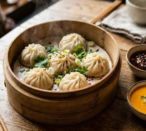 Steamed Juicy Chicken Momo (6)+ Surprise Dips(2)