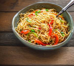 Chilli Garlic Noodles [Veg]