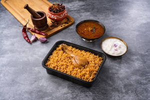 Mini Ambur Chicken Biryani (seeraga Samba Biryani - Served With Chicken Gravy & Raita - 350g)