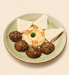 Hummus & Pita With Falafel