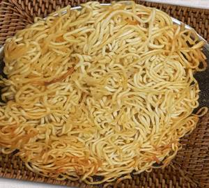 Vegetable Hakka Mein with Gravy
