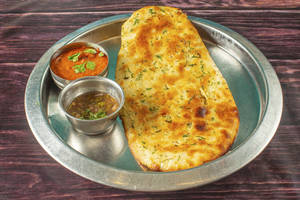 Cheese Naan with Gravy (1 pc)
