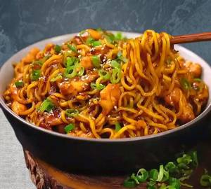 Juicy Chilli Garlic Noodles [Non Veg]