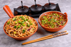 Hakka Noodles With Manchurian Gravy