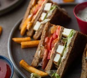 Spicy paneer club sandwich