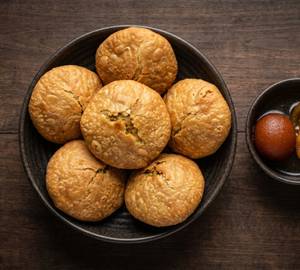 Hing Kachori [5 Pcs] With Choice Of Desserts [2 Pieces]