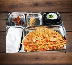 Pyaj parantha [2 pieces]