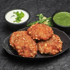 Sabudana vada With Dahi & Green Chutney