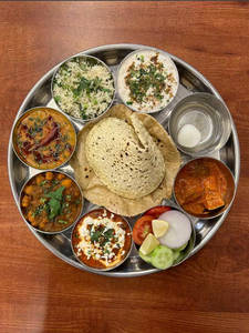 Veg Maharaja Thali
