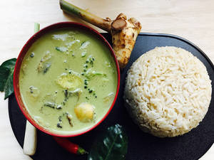 Veg Green Thai Curry With Steamed Rice