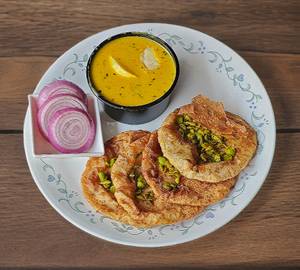 Mutter Ki Poori Dahiwale Aloo