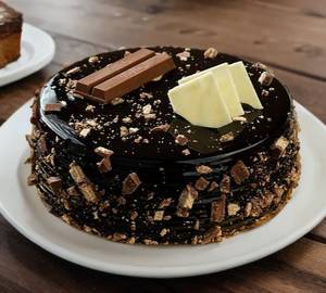Special Chocolate Crunchi Kitkat Cake 500G