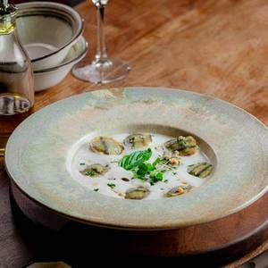 Spinach & Ricotta Raviolleti In Roasted Garlic Cream