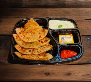 Tawa Aloo Pyaz Paratha (2 pieces)