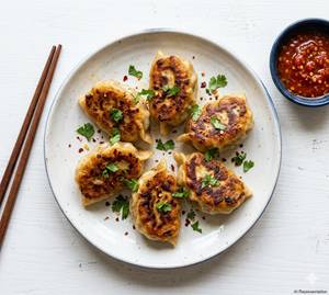 Veg Pan Fry Momos [6 Pieces]