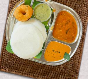 Double Thatte Idli With Vada