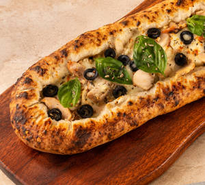 Caramelised Onion, Smoked Chicken, & Olives