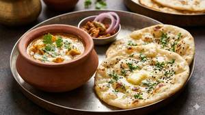 2 Butter Tandoori Roti With Paneer Handi