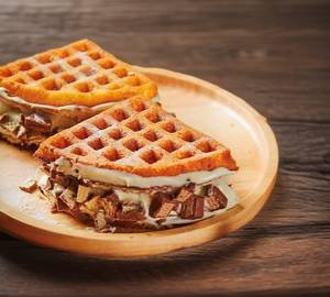 Kitkat white chocolate waffle
