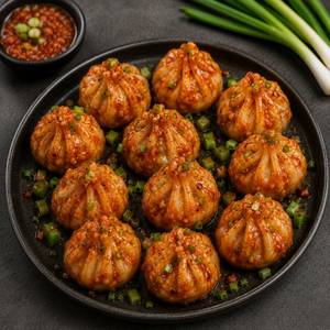 Paneer Chilli Momos (10 Pieces)