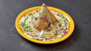 Chola Samosa Chaat