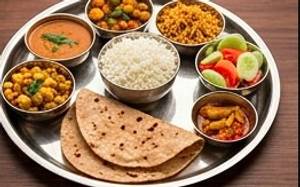 Veg Thali (Roti,chawal,mix vej,Aloo bhujia,salad and acchar
