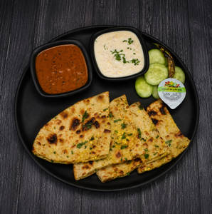 Paneer Kulcha With Dal & Raita