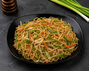 Veg Hakka Noodles