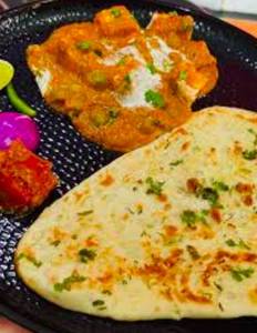 1 pc Plain Naan with Matar Paneer