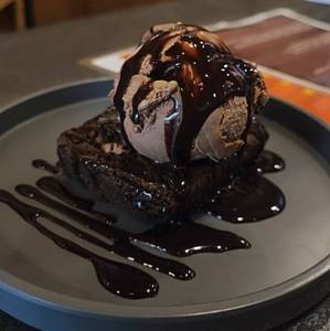 Nutella brownie with icecream