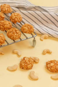 Kaju Cookies.