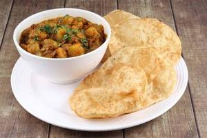 4 Luchi with Aloo Dum [250 grams]