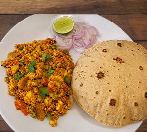 4 tawa roti with paneer bhurji and raita