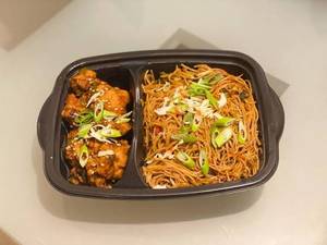 Chicken Chilli Dry With Chicken Hakka Noodles