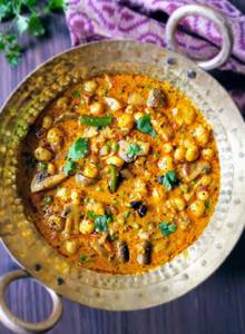 Kaju Mutter Makhana