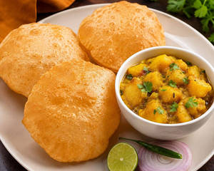 Poori(5 Pcs) + Aloo Sabji