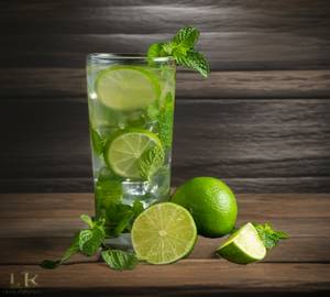Lime and mint mojito