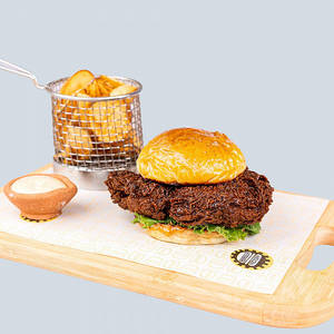 Fried Chicken Burger White Alabama Sauce & Honey Pepper Glaze