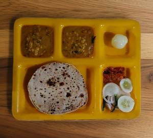 5 Roti+ Yelloe Dal +Sweet Thali