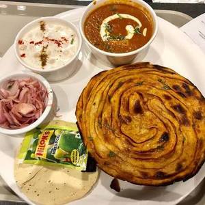 Mixed Lachha Paratha With Dal Makhani Combo