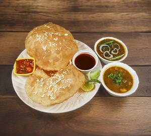 Chole Bhature [2 Pieces]