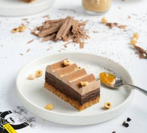 Chocolate Hazelnut Cake (Naughty Hazel) (100gm)