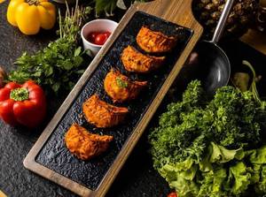Chicken Tandoori Momos [8 Pieces]